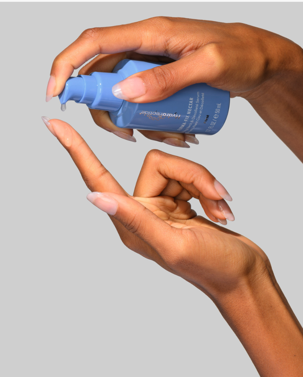 HYDROPEPTIDE FIRM A FIX NECTAR 
Serum für Hals und Dekolleté. Spendet Feuchtigkeit und strafft die Haut dank patentierter Lifting-Peptide.