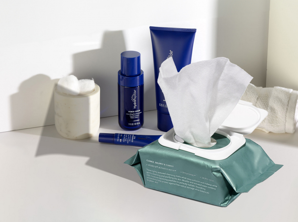 Darček Pleťové čistiace a výživné anti age obrúsky s kolagénom a Hydro 18<br>Gift Hydroactive Cleanse pre výživu, ochranu a čistenie pleti.