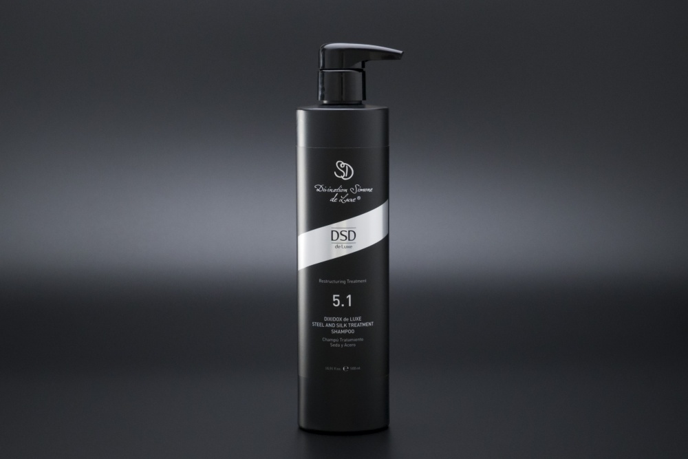 DSD SIMONE DE LUXE STEEL AND SILK SHAMPOO 
5,1 l Shampoo für feines und geschädigtes Haar zur Stärkung. Hydratisiert, ohne das Haar zu beschweren.