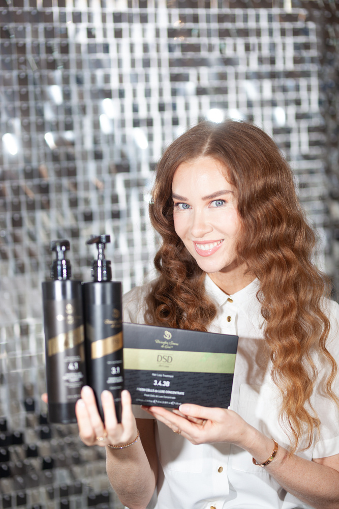 DSD DE LUXE TRIPLE ACTION CONDITIONER 
4,2L Haarspülung mit dreifacher Wirkung. Unterstützung des Haarwachstums, der Haarstruktur und der Kopfhaut.