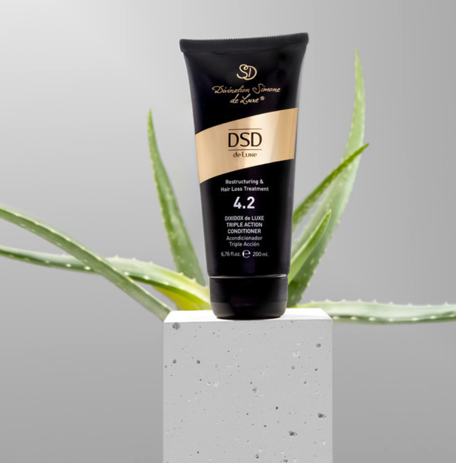 DSD DE LUXE TRIPLE ACTION CONDITIONER 
4,2L Haarspülung mit dreifacher Wirkung. Unterstützung des Haarwachstums, der Haarstruktur und der Kopfhaut.