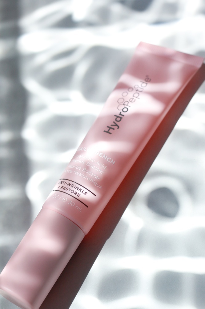 HYDROPEPTIDE DAILY DRENCH SERUM 
Feuchtigkeitsserum mit dem Patent CELLRENEW 16 und 3D-Hyaluronsäure.