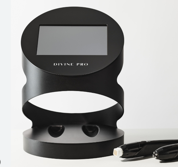 DIVINE PRO - MICRONEEDLING RADIOFREQUENCY MACHINES 
Gerät mit Mikro-Nadel-Radiofrequenz. 3 innovative Technologien der israelischen Firma Pollogen