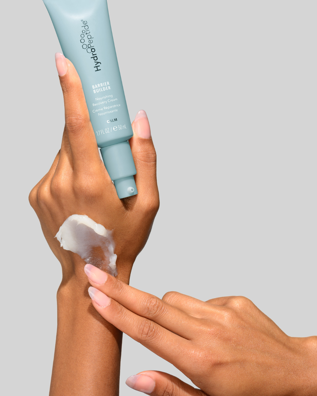 HYDROPEPTIDE BARRIER BUILDER 
Nährende Creme mit dem Patent CELLRENEW-16 für lang anhaltende, tiefgehende Feuchtigkeit
