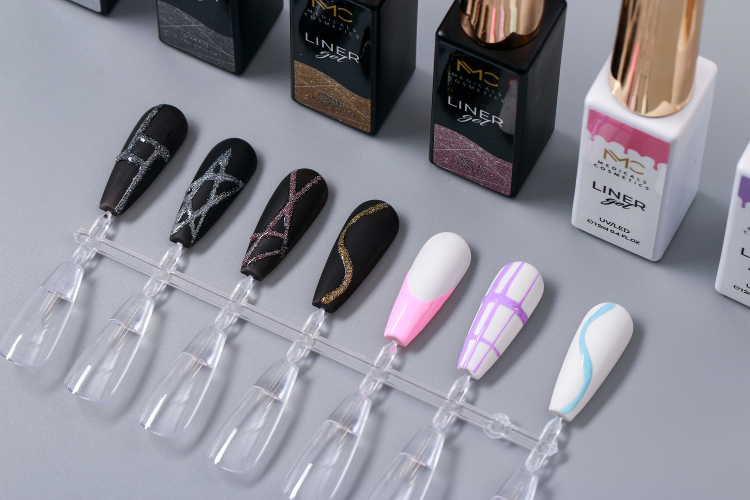 REFLECTIVE LINER GEL 03 - PROFESSIONAL MEDICALS COSMETICS - SILVER 
UV/LED-Nagelgel zur Verzierung mit ultra-feinen reflektierenden Glitzerpartikeln in Silberton