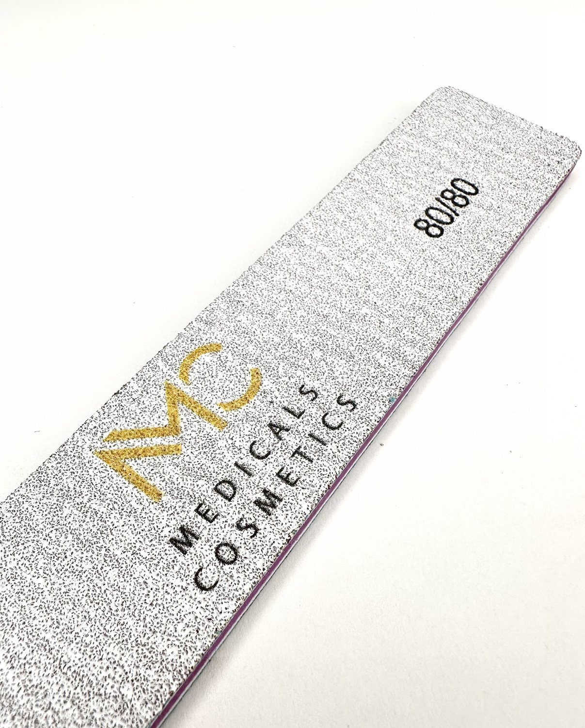 NAIL FILE 80/80 - PROFESSIONAL MEDICALS COSMETICS 
Professionelle Nagelfeile mit strapazierfähiger Oberfläche für schnelles und präzises Formen.