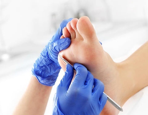 Desinfektionsmittel gegen Pilzinfektionen<br>Clinisept+ Podiatry<br> Desinfizierende Reinigungslösung gegen Fußpilz 250 ml