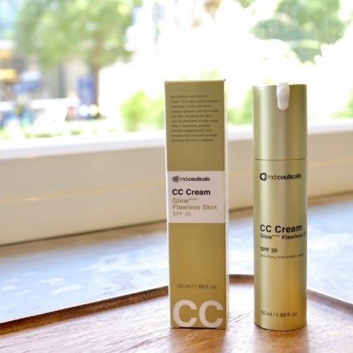MD:CEUTICALS CC CREAM GLOWBOOSTER FLAWLESS SKIN SPF 30 
Leuchtende Creme für eine makellose Haut mit SPF 30