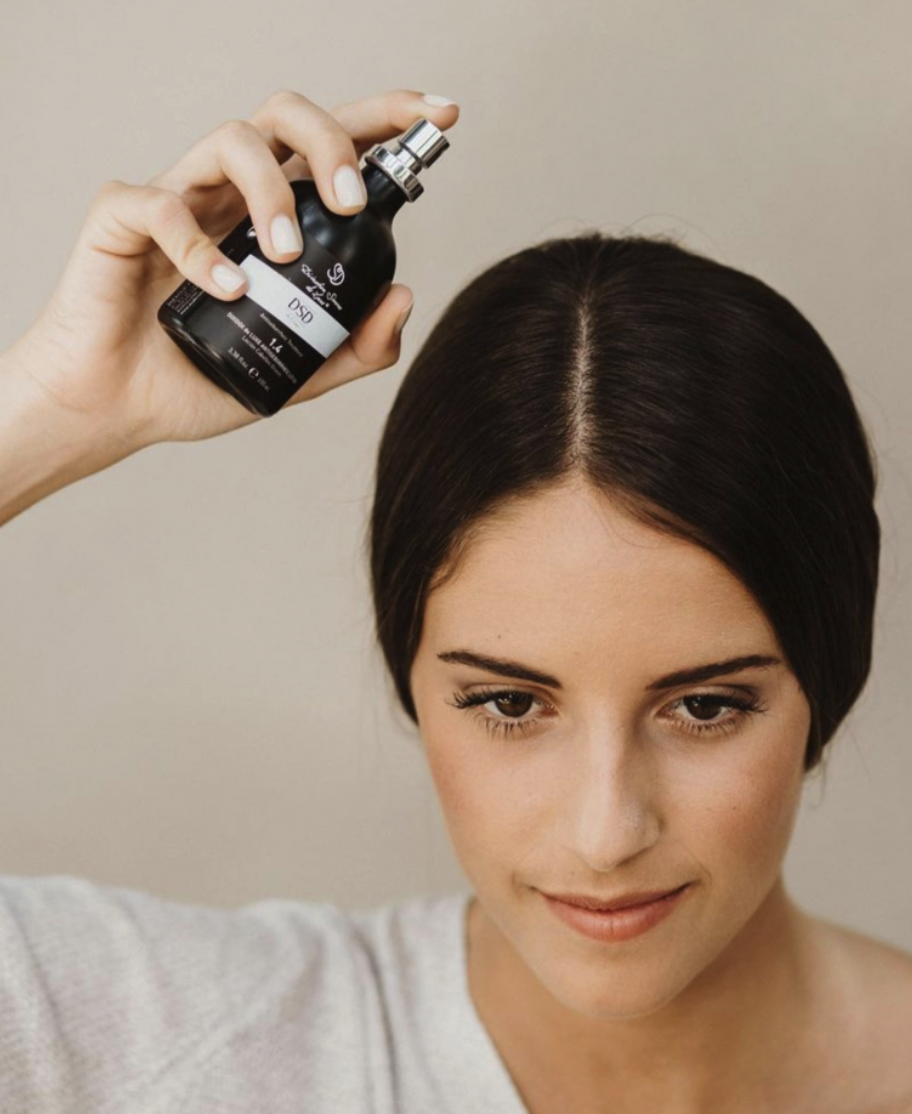 DSD SIMONE DE LUXE ANTISEBORRHEIC LOTION 
1.4 Haardünger bei Seborrhö und Schuppen. Seborrhoische Dermatitis auf der Kopfhaut.