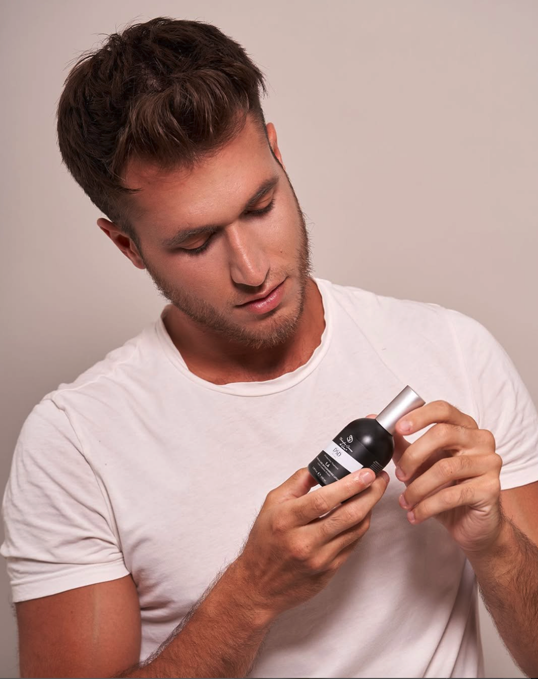 DSD SIMONE DE LUXE ANTIDANDRUFF LOTION 
2.4 Haartonikum gegen Schuppen. Präparat zur Regulierung des Talgs.