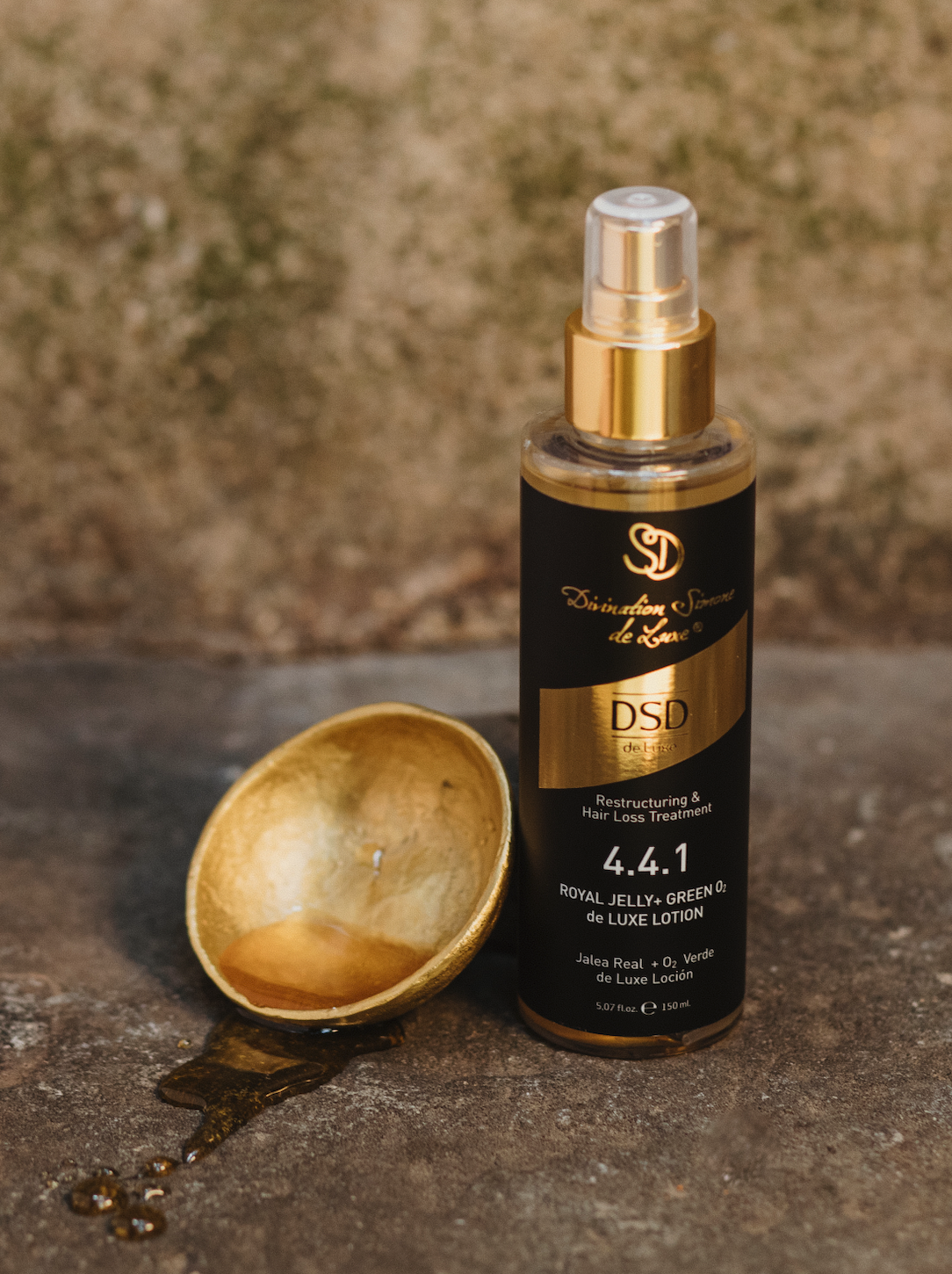 DSD SIMONE DE LUXE ROYAL JELLY + GREEN O2 LOTION 
4.4.1 Stärkendes Spray mit königlichem Gelee für schönes Haar. Verleiht dem Haar Glanz, Festigkeit und Volumen.