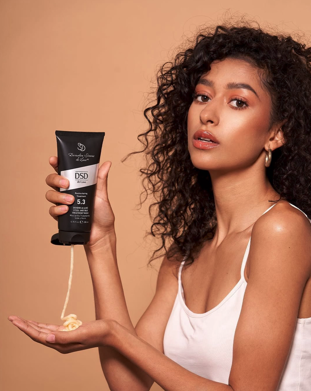 DSD SIMONE DE LUXE STEEL AND SILK MASK 
5.3 Stärkende Haarmaske. Maske für feines Haar und mehr Volumen.