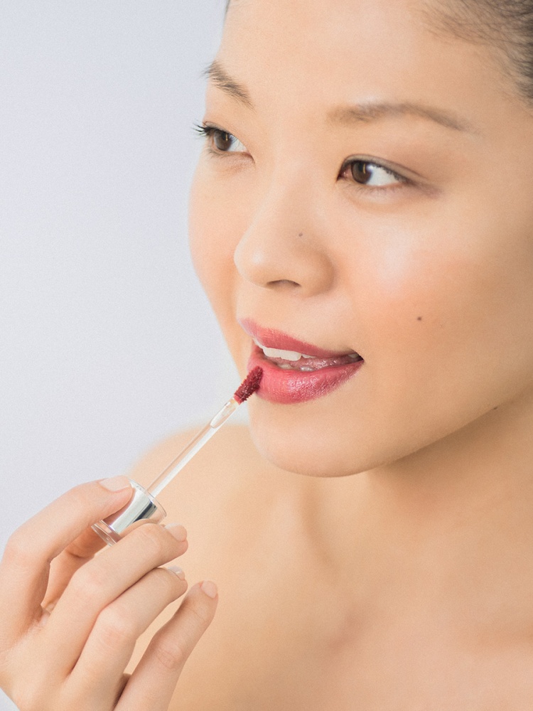 HYDROPEPTIDE PERFECTING GLOSS - SANTORINI 
Lippen glänzen zur Vergrößerung des Lippenvolumens und zur Hydratation