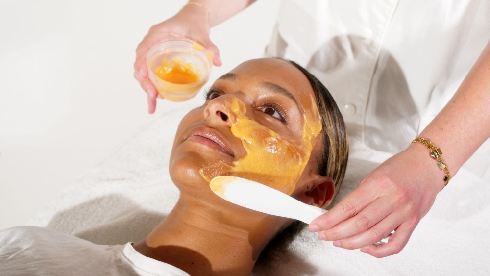 Darček Alginátová maska Vitamine Mask Enegizujúca a vitamínová maska. 30g/90 ml. Exotické výťažky ovocia Goji, Acerola. Vitamín C, B6. Shaker mask.